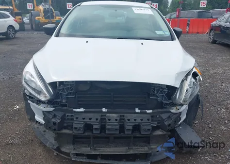 2018 Ford Focus S z USA, uszkodzony, nr VIN 1FADP3E23JL236365